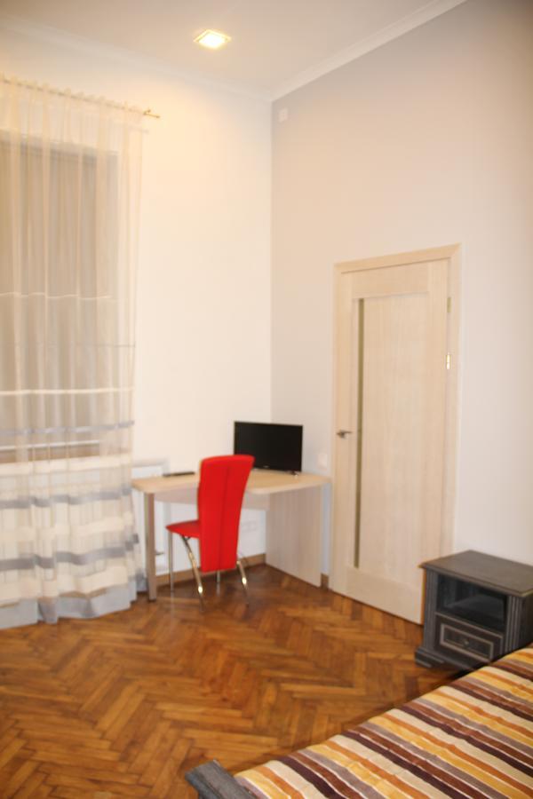 Apartment On Khorvatska Street 리비프 외부 사진